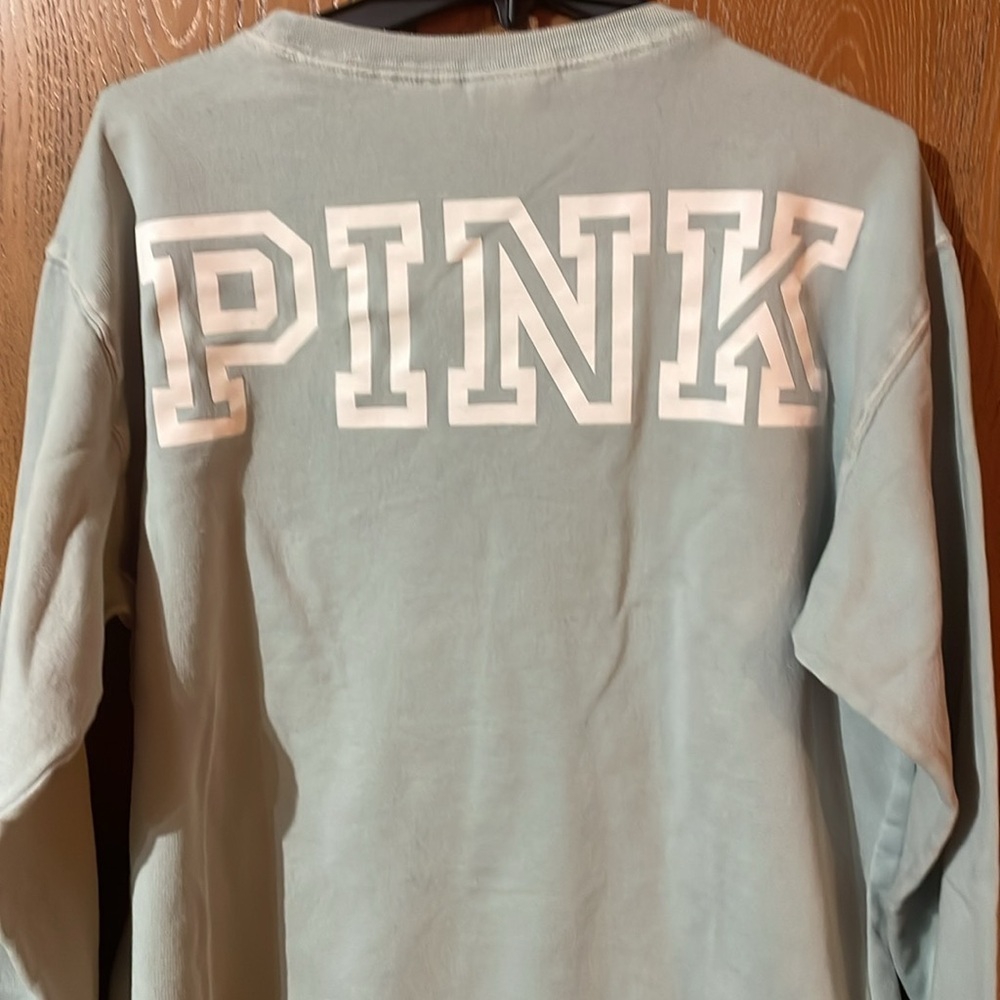 Pink - Victoria’s Secret - Very loved - Sweater
(holes in wrists) - Picture 4 of 6